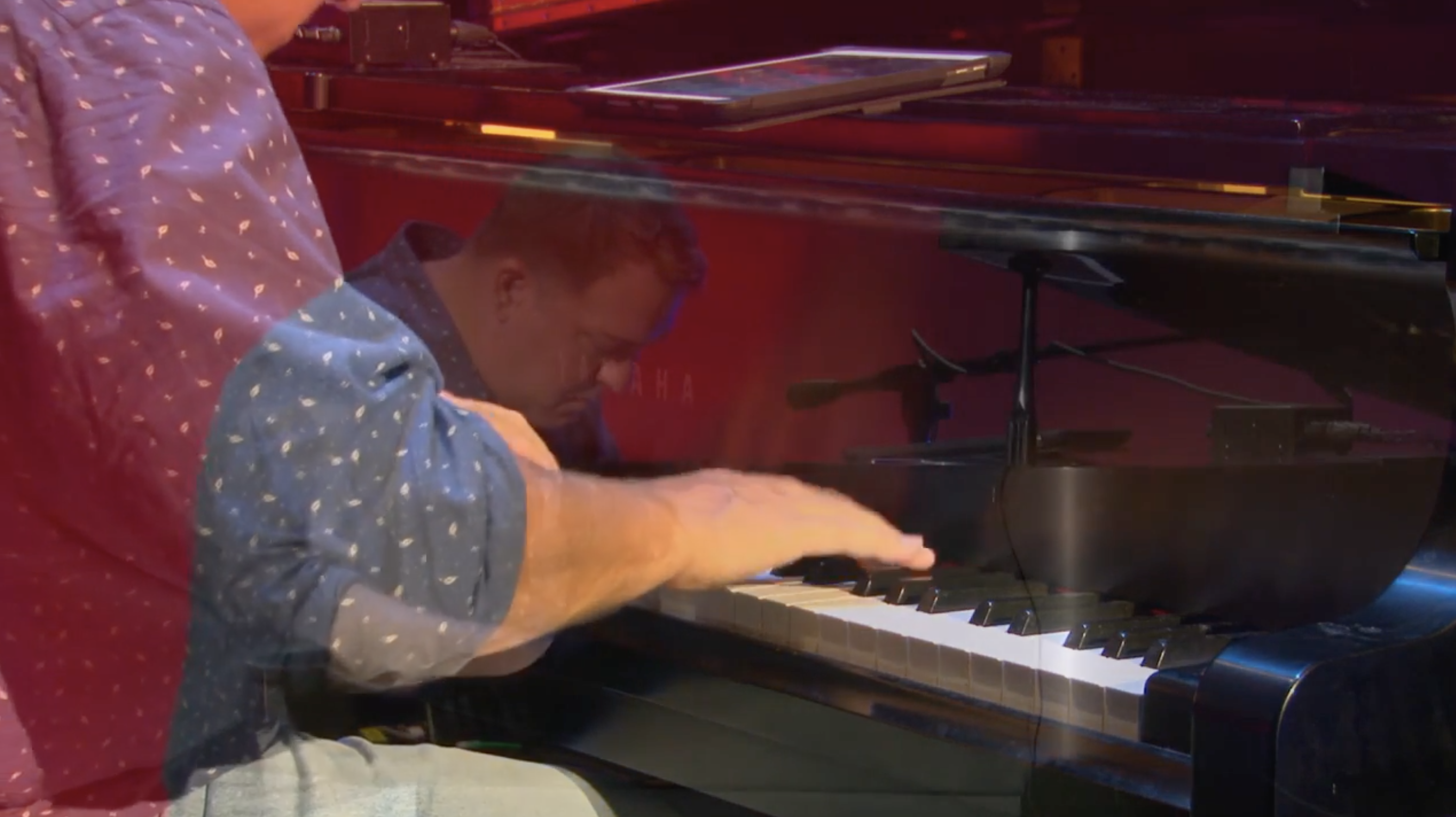 fred mckinnon live piano